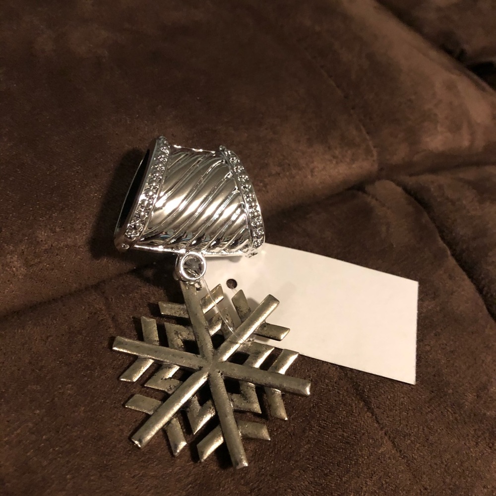 Scarf accessories